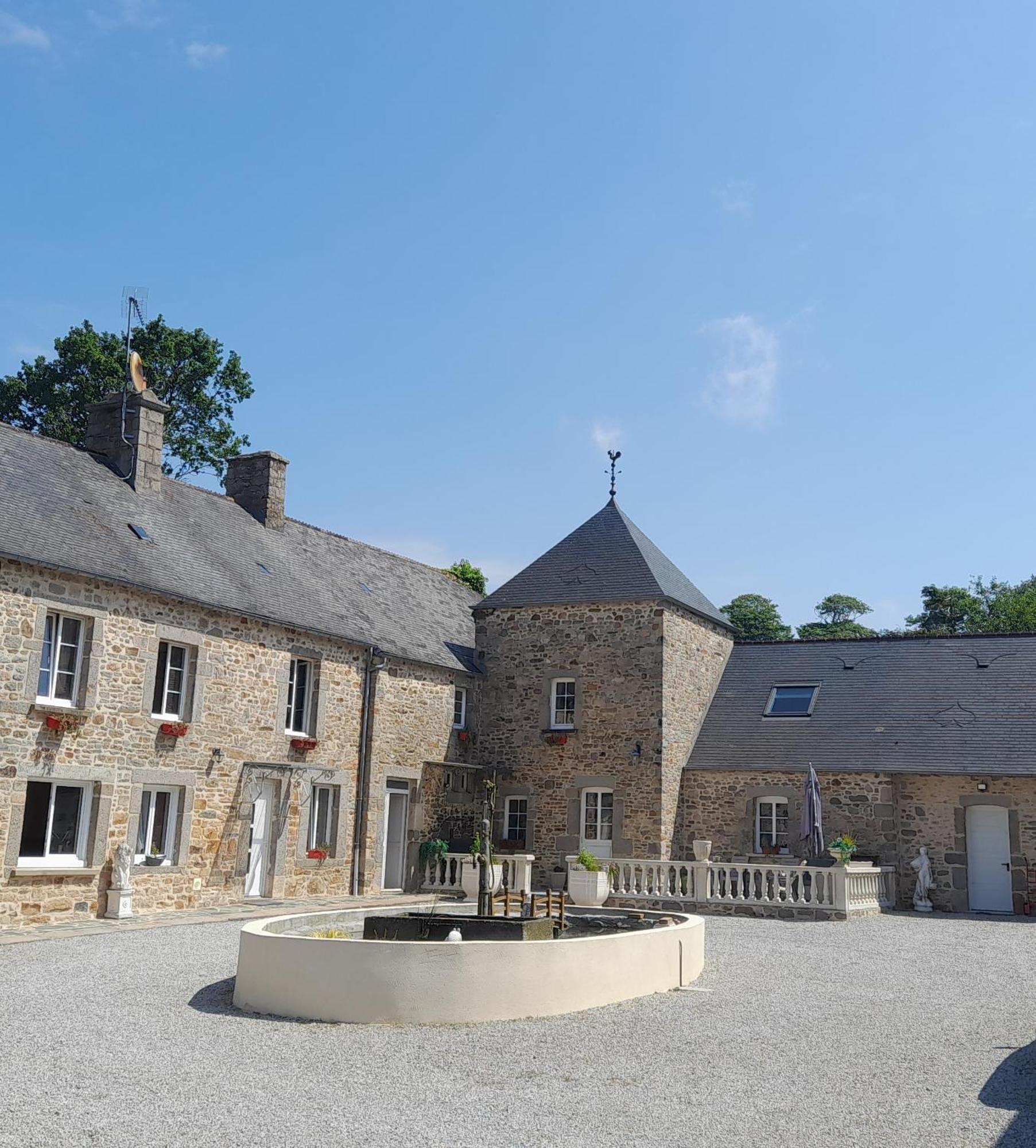 Domaine De La Tour Carree - 3 Chambres Benoitville Dış mekan fotoğraf